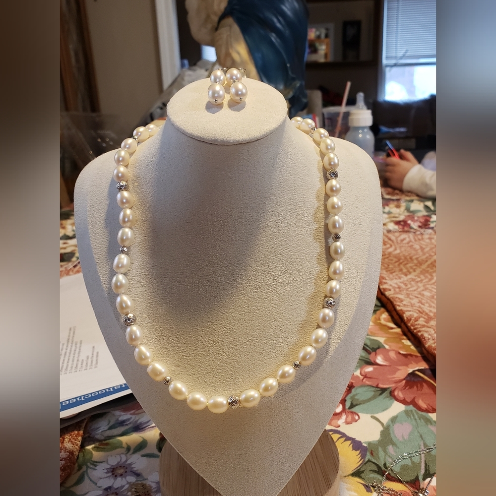 Freshwater Pearls set 925 sterling silver.